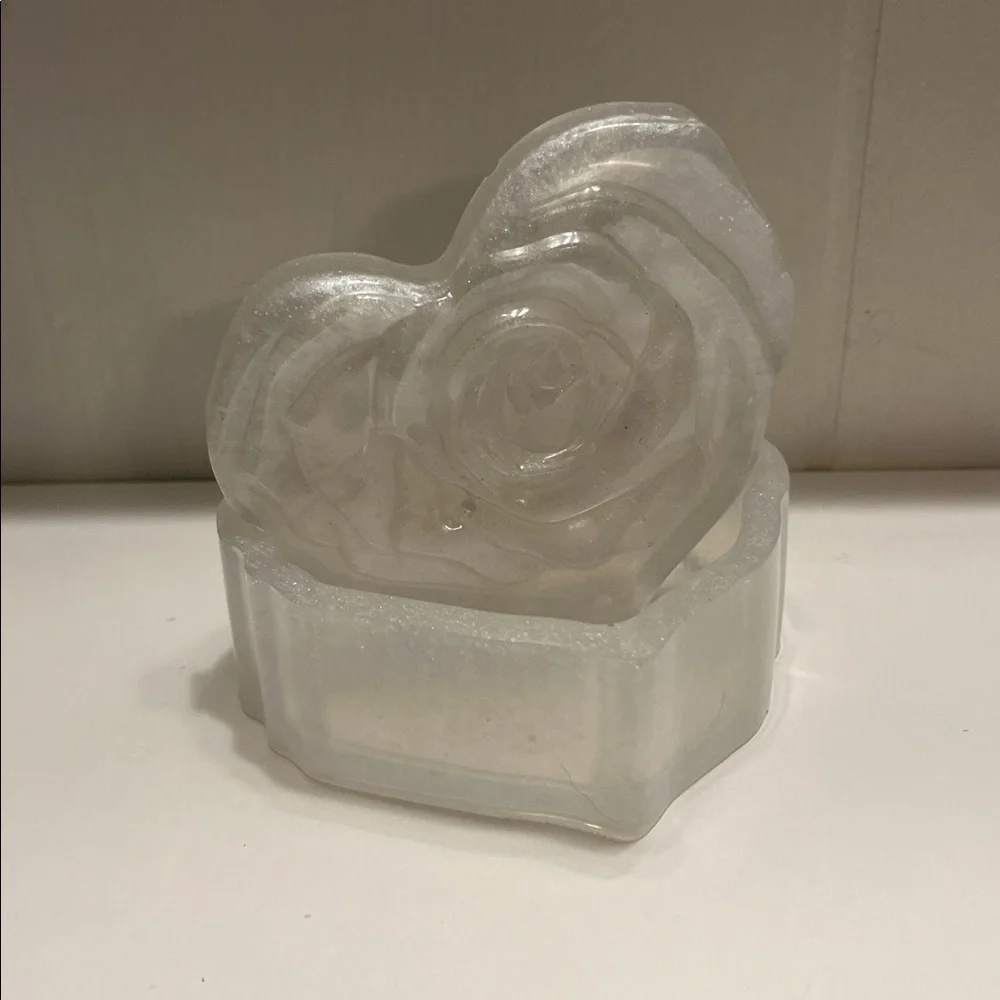 Pick (1) Heart-Shaped Jar - Picture 7 of 7